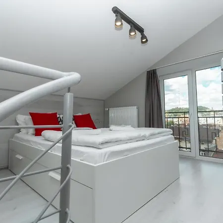 Stories Hub Aparthotel 3*