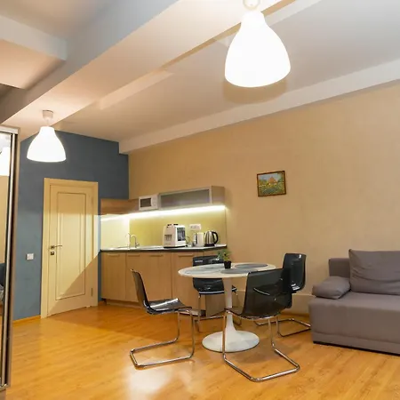 Stories Hub Aparthotel 3*