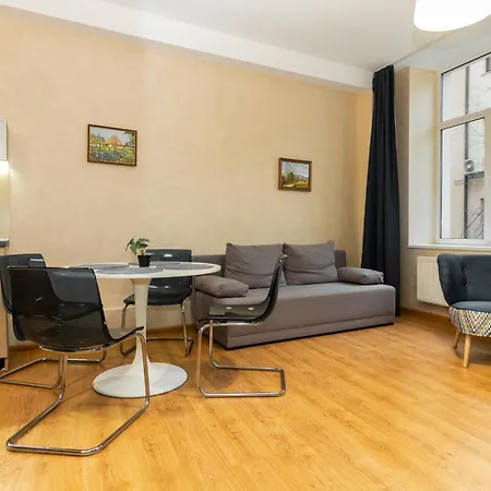 Aparthotel Stories Hub 3*